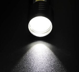 Torcia Led Ricaricabile Con 4 Modalità Di Illuminazione